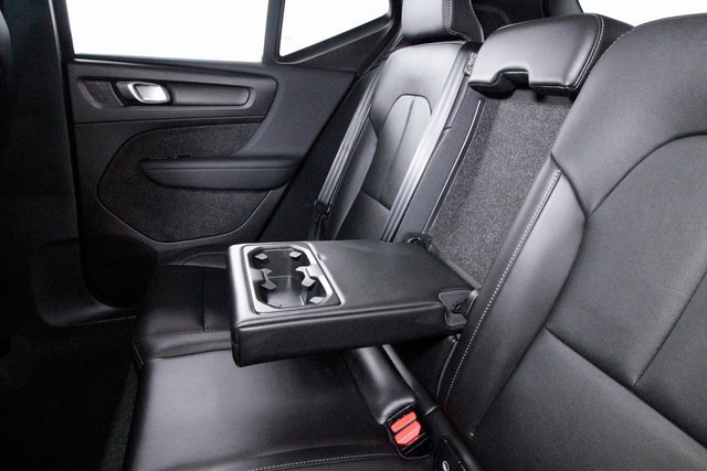 Certified 2025 Volvo XC40 B5 Plus image 27