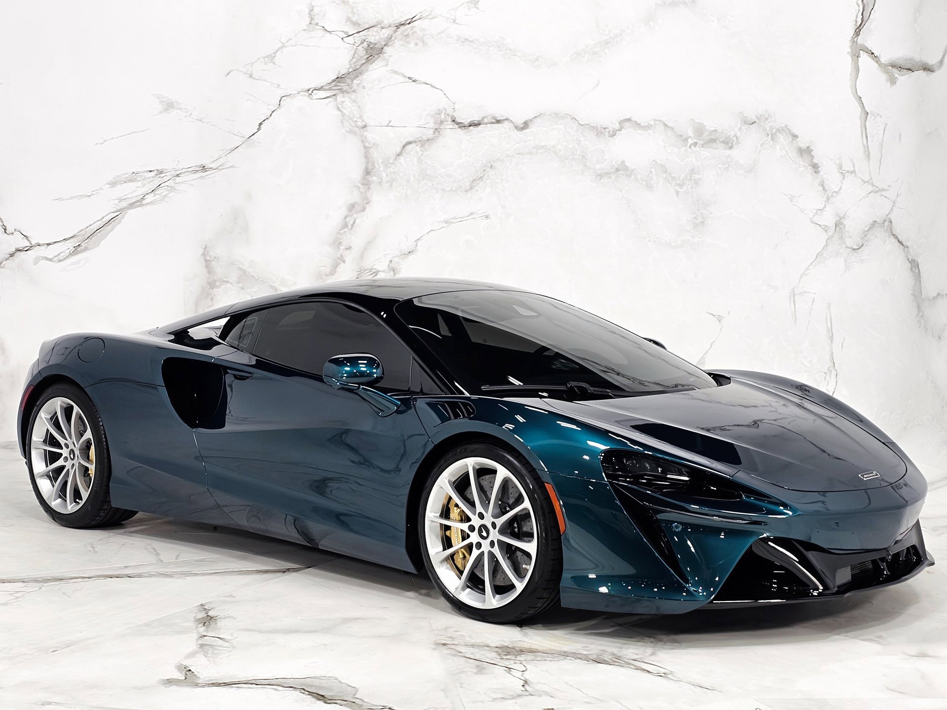 Used 2023 McLaren Artura image 3