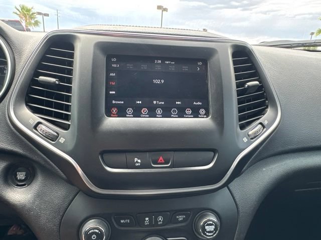 Certified 2020 Jeep Cherokee Latitude Plus w/ Comfort/Convenience Group FWD image 23