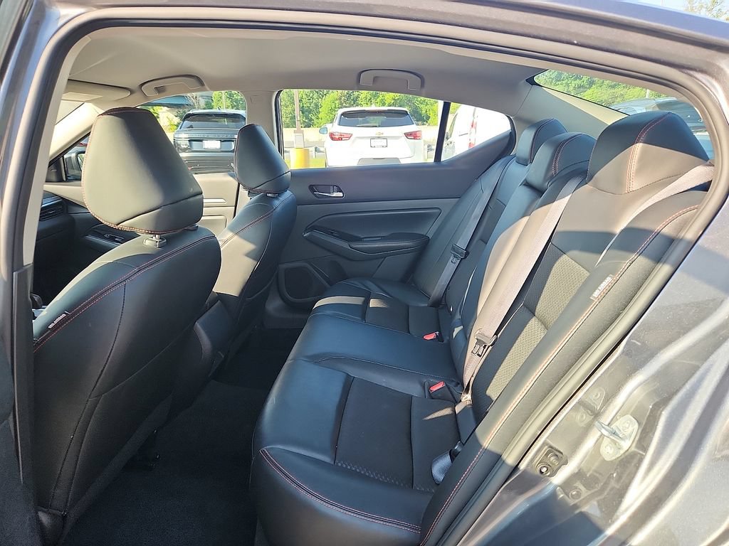 Used 2024 Nissan Altima 2.5 SR FWD image 10
