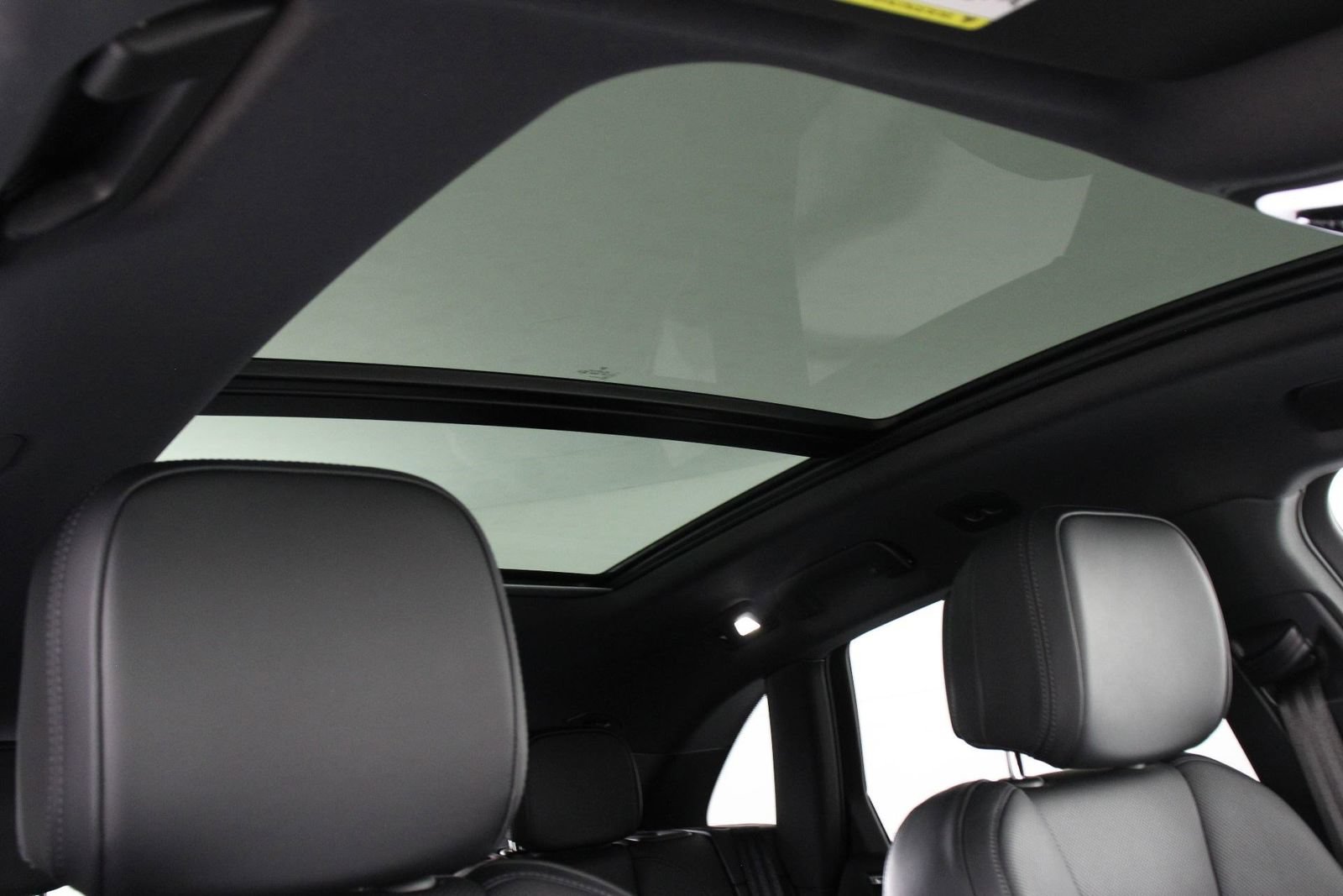Certified 2026 Porsche Macan AWD/4WD image 25
