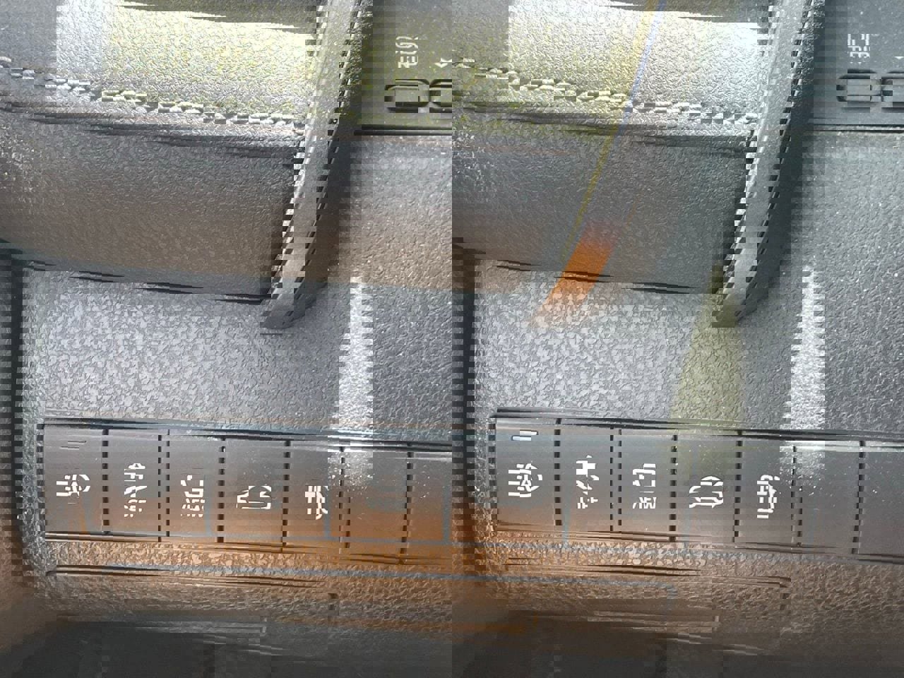 Used 2018 Toyota Camry XSE w/ Driver Assist Package FWD image 7