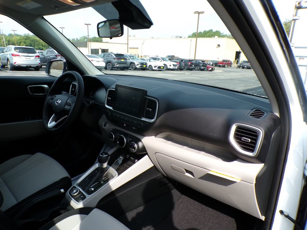 New 2026 Hyundai Venue SEL FWD image 13