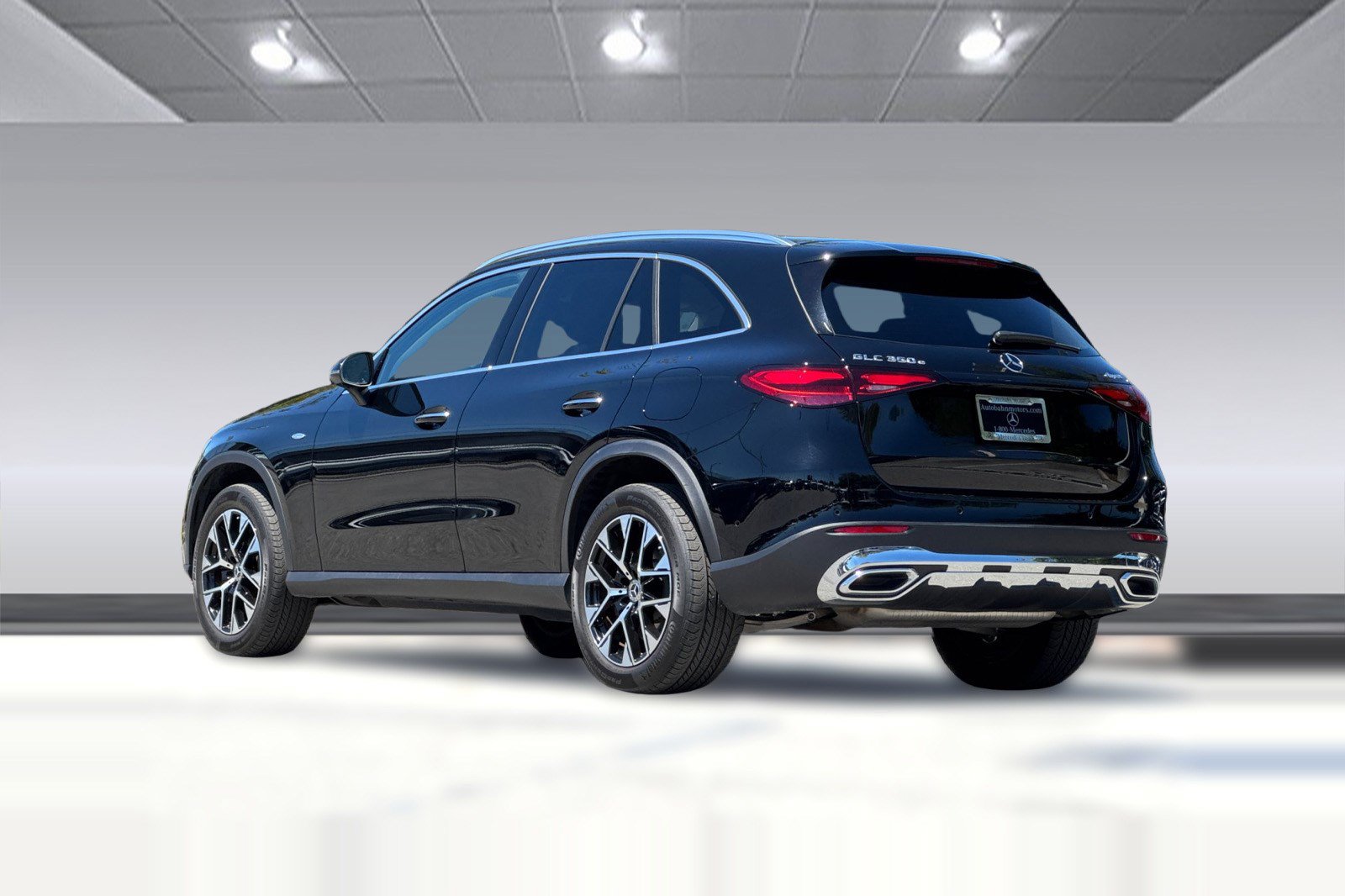 Used 2025 Mercedes-Benz GLC 350e 4MATIC image 3