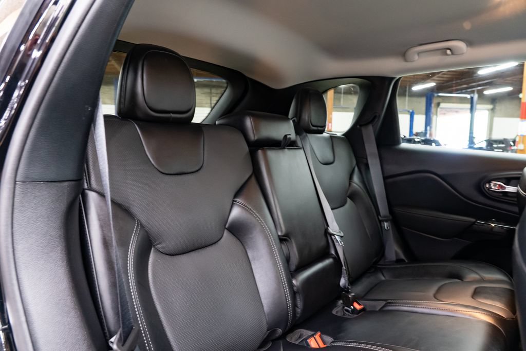 Used 2023 Jeep Cherokee Altitude Lux AWD/4WD image 28