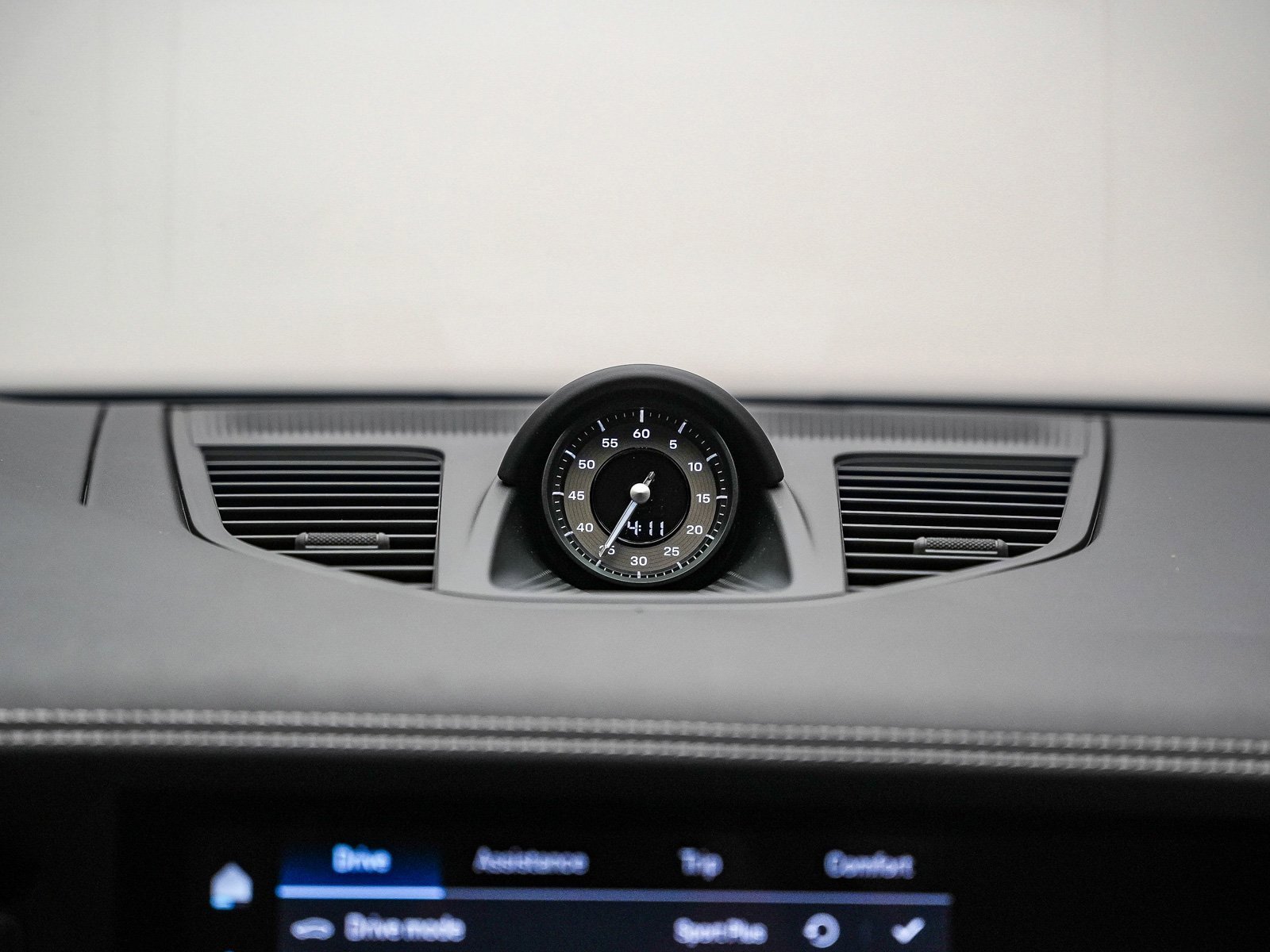 Certified 2025 Porsche Panamera Turbo image 19
