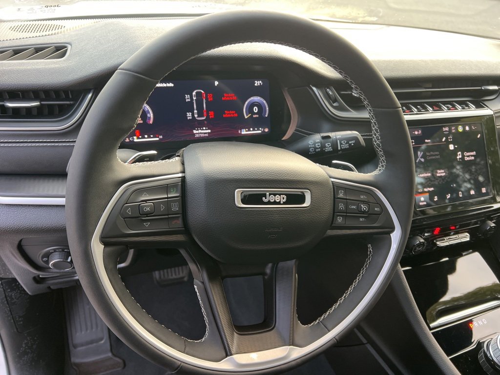 Used 2023 Jeep Grand Cherokee L Laredo image 13