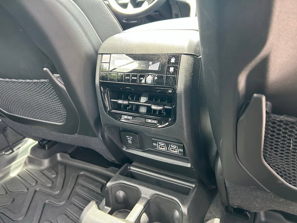 Used 2025 Jeep Grand Cherokee L Altitude RWD image 47