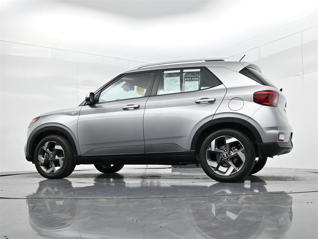 Used 2023 Hyundai Venue SEL image 33