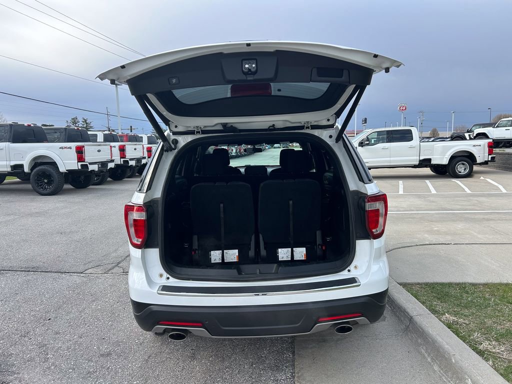 Used 2018 Ford Explorer XLT w/ Equipment Group 201A image 16