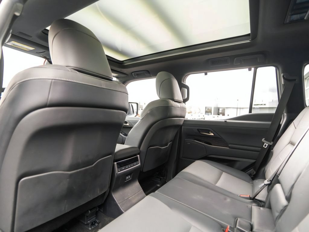 Used 2024 Lexus GX 550 w/ Cold Area Package AWD/4WD image 16