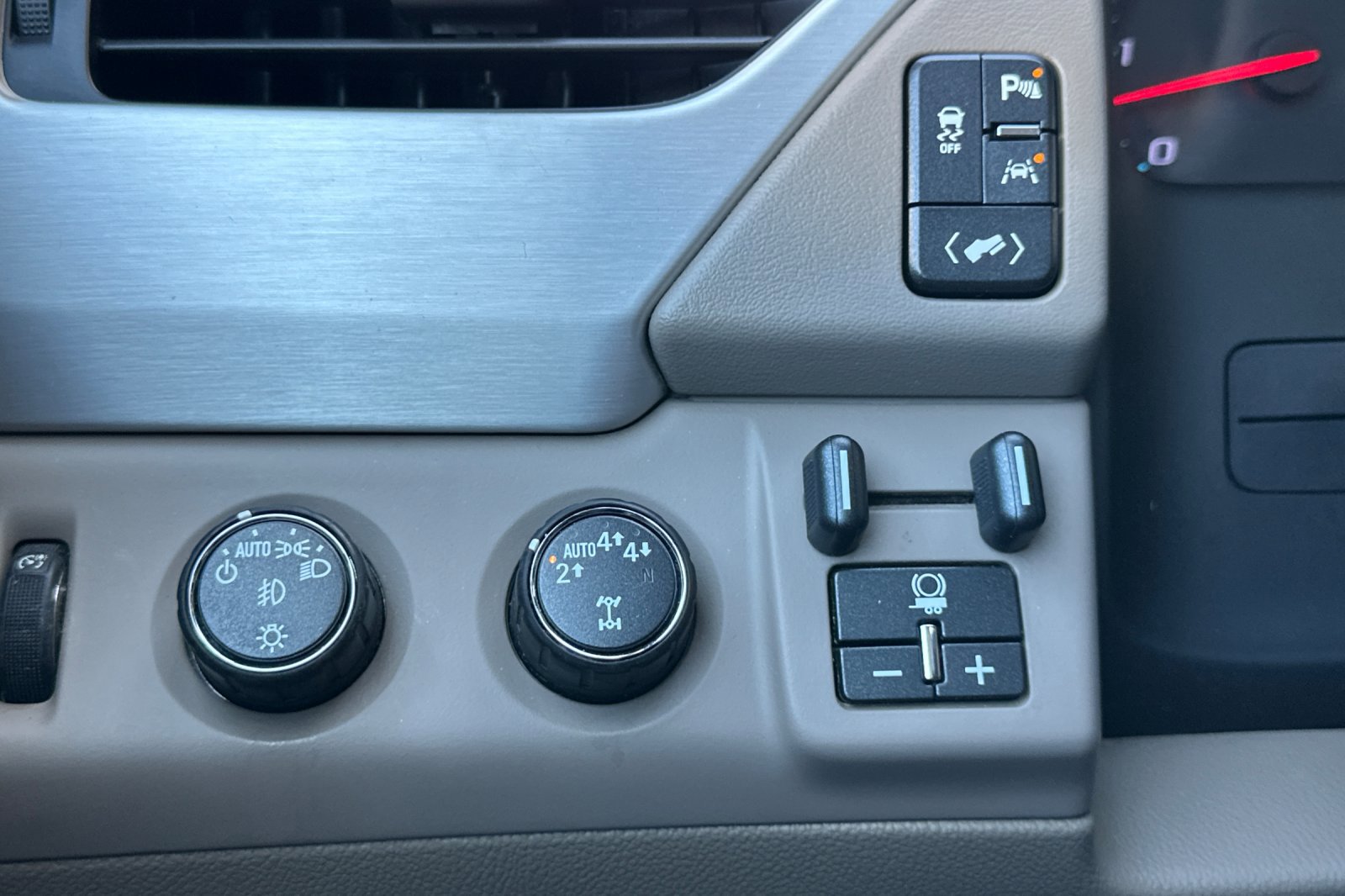 Used 2020 GMC Yukon XL SLT w/ Value Plus Edition image 42