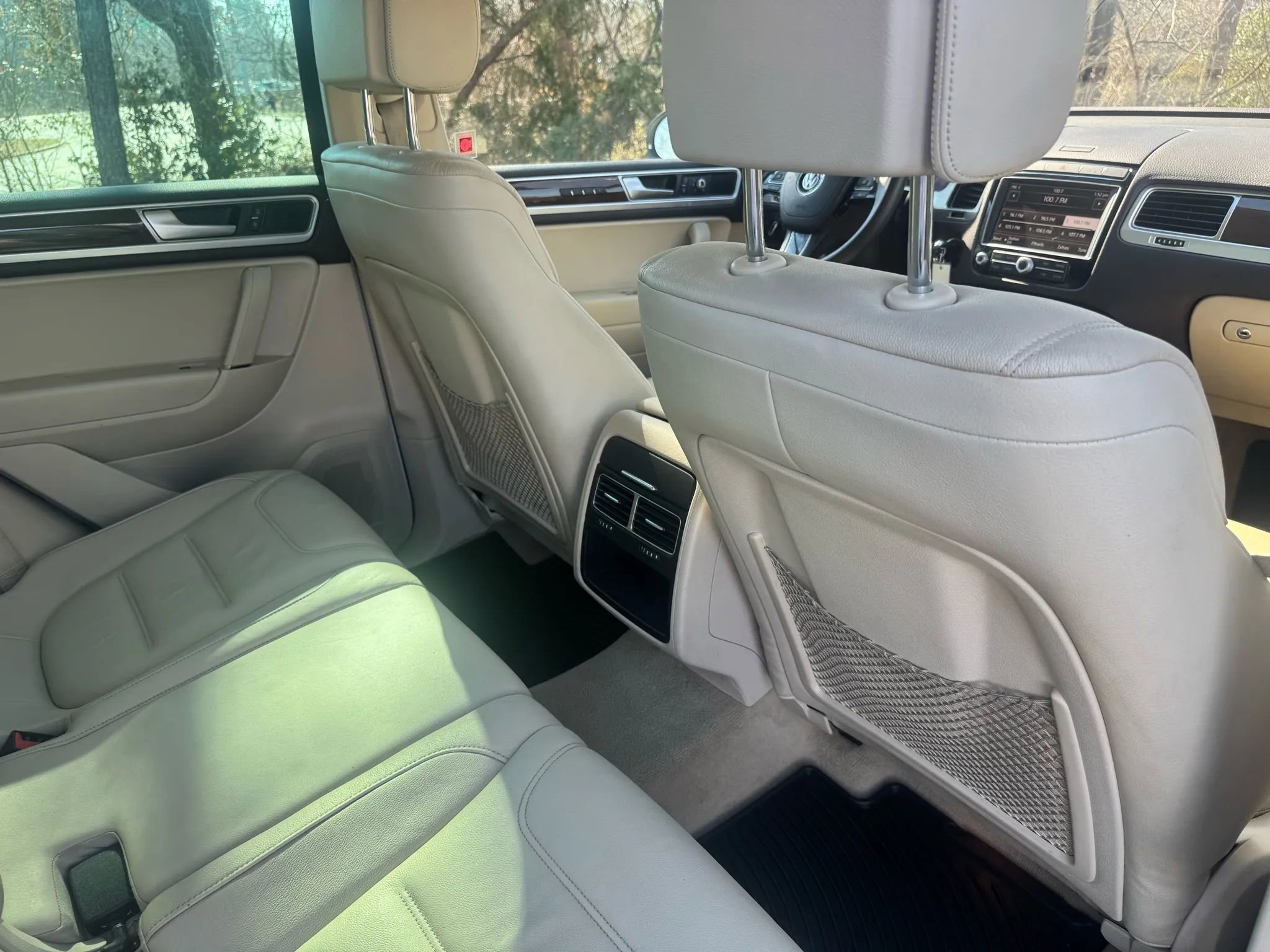 Used 2015 Volkswagen Touareg VR6 image 25