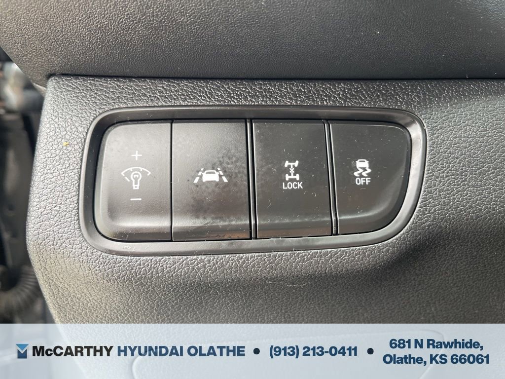 Used 2020 Hyundai Santa Fe SE image 25