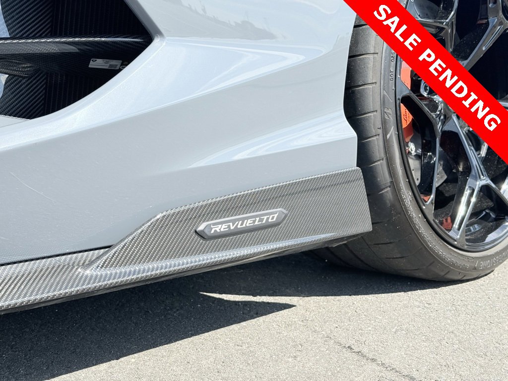 Used 2024 Lamborghini Revuelto image 18
