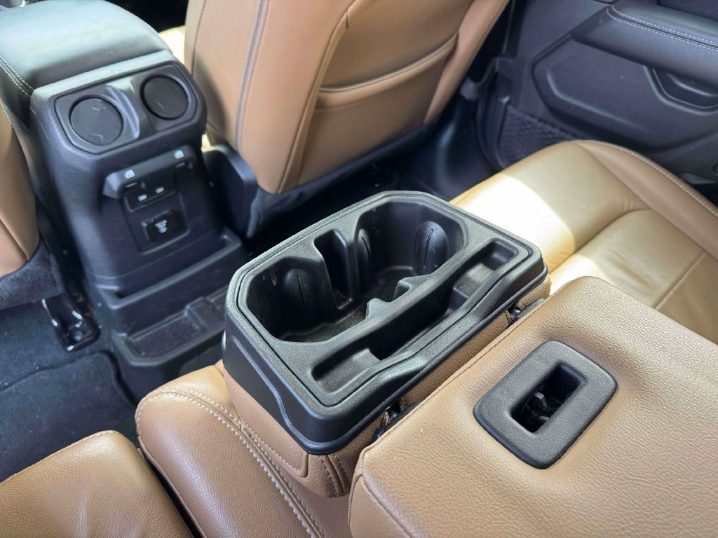 Used 2022 Jeep Wrangler Unlimited Sahara w/ Cold Weather Group AWD/4WD image 11