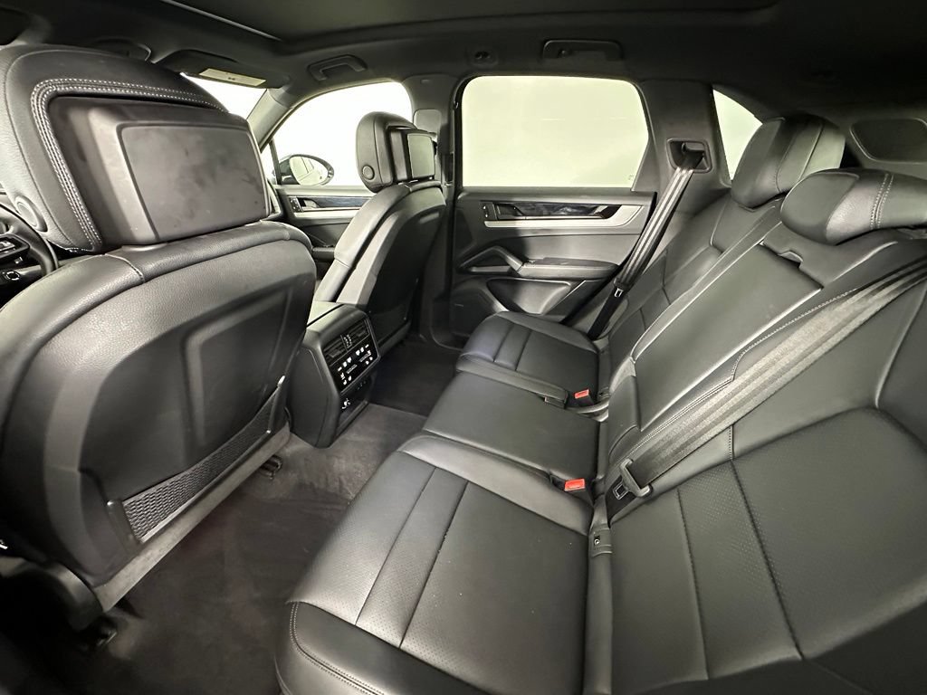 Certified 2024 Porsche Cayenne w/ Premium Package Plus (PFM) AWD/4WD image 37