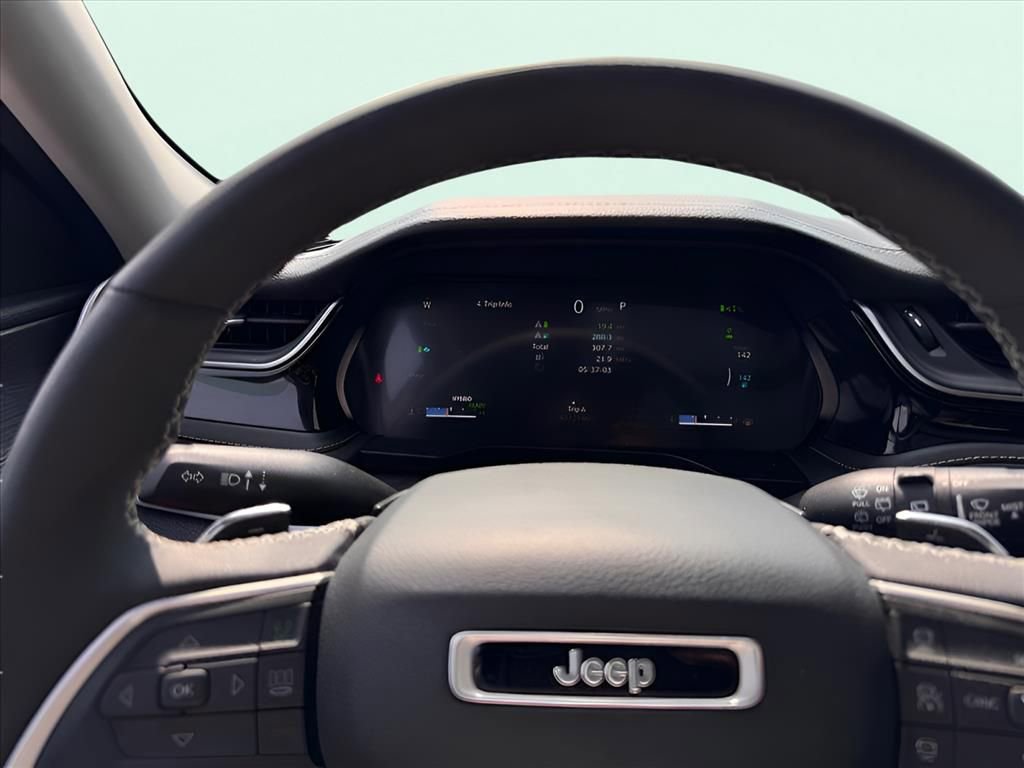 Used 2023 Jeep Grand Cherokee 4WD 4xe image 13