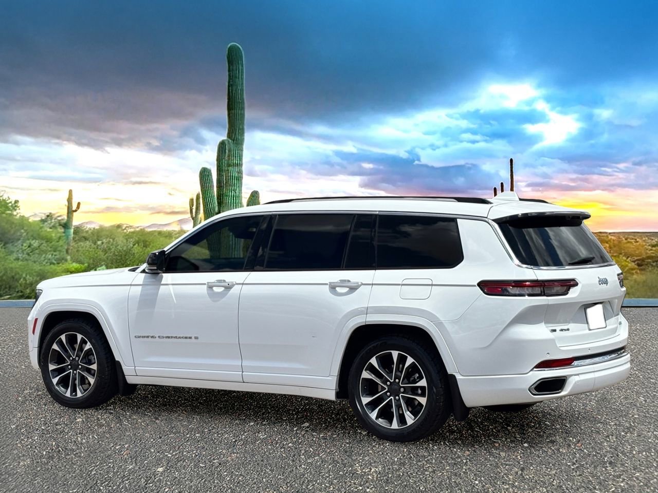 Used 2021 Jeep Grand Cherokee L Overland w/ Advanced Protech Group III AWD/4WD image 4