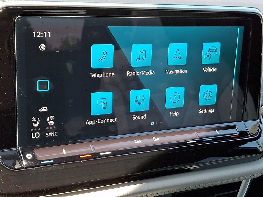 Certified 2025 Volkswagen Atlas Cross Sport SEL Premium R-Line AWD/4WD image 17