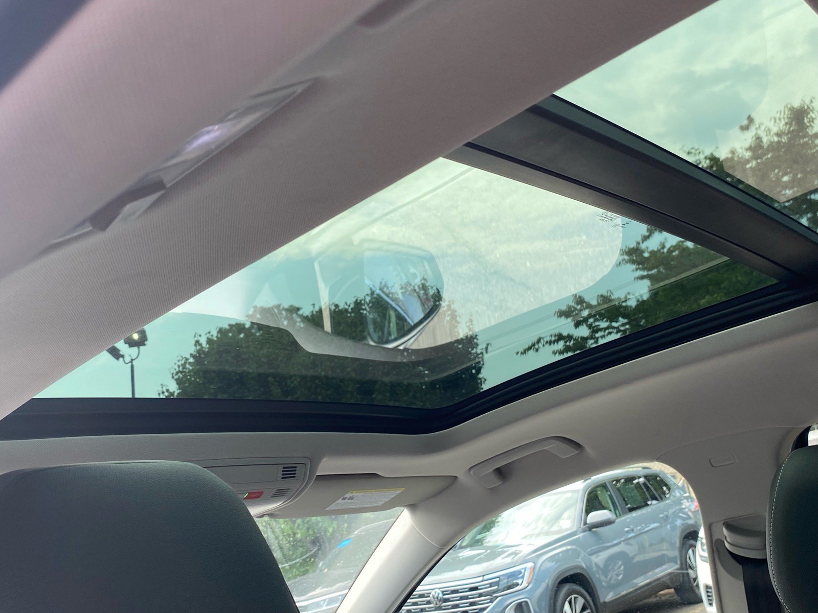 Certified 2023 Volkswagen Taos SE w/ Panoramic Sunroof Package FWD image 19