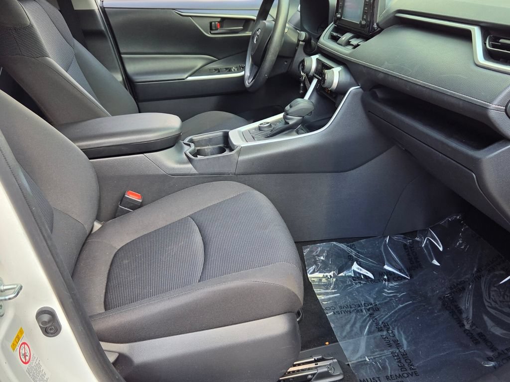 Used 2019 Toyota RAV4 LE w/ Carpet Mat Package AWD/4WD image 17