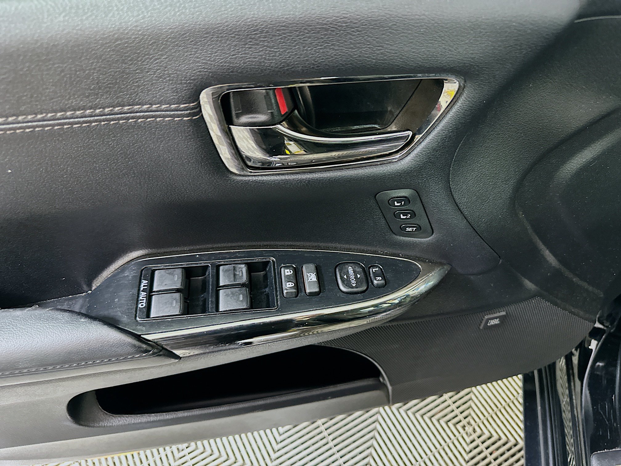 Used 2017 Toyota Avalon Limited w/ Carpet Mat Package FWD image 15