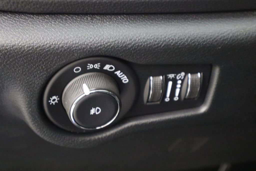 New 2026 Chrysler Pacifica Limited w/ Uconnect Theater Family Group image 23