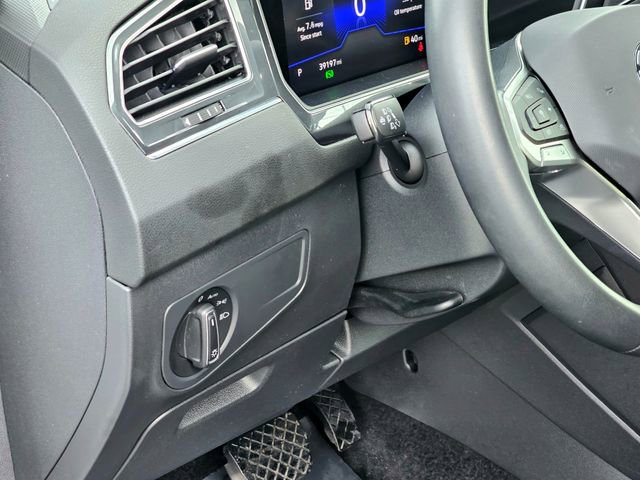 Used 2022 Volkswagen Tiguan SE image 17