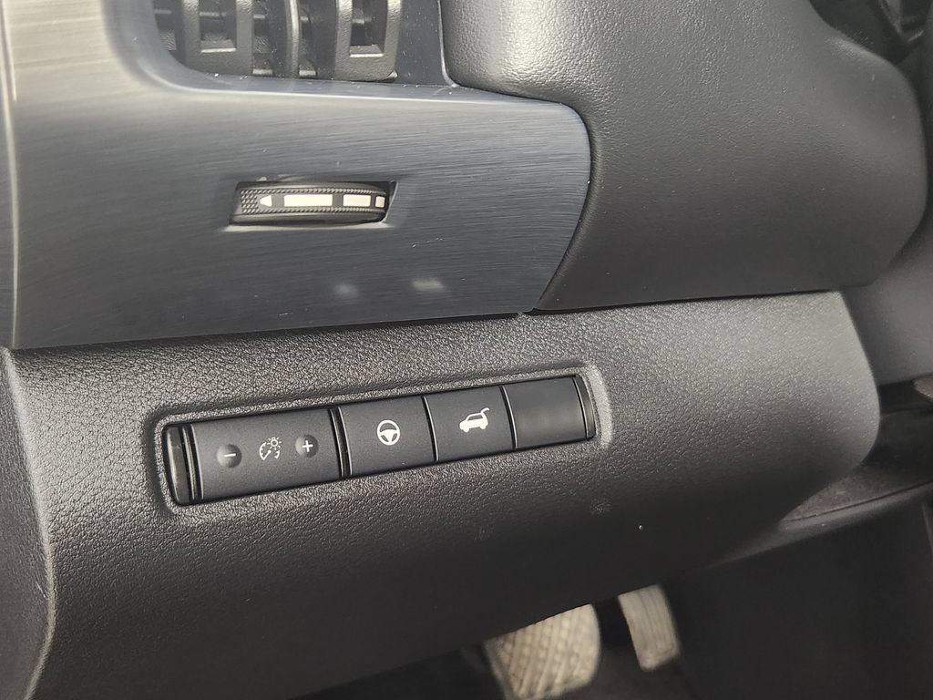 Used 2024 Nissan Pathfinder SL AWD/4WD image 21