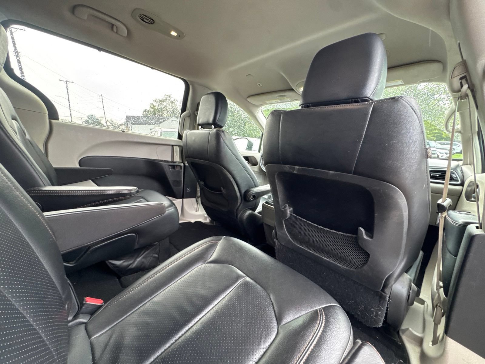 Used 2018 Chrysler Pacifica Touring-L FWD image 29