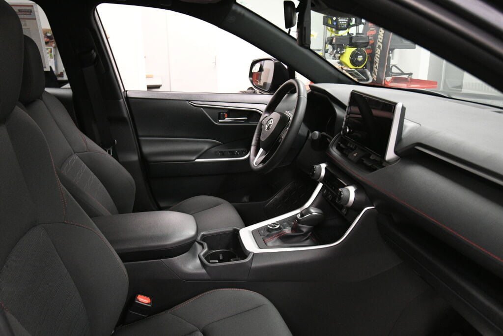 Used 2023 Toyota RAV4 SE w/ Weather & Moonroof Package AWD/4WD image 30