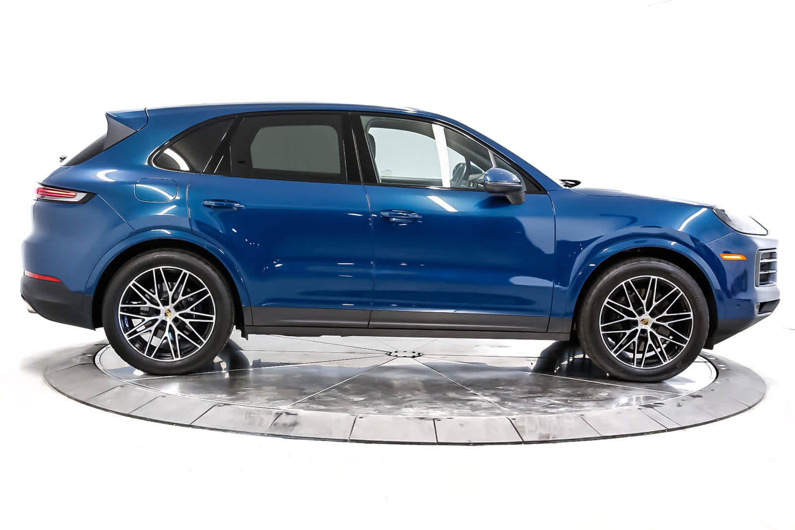 Certified 2024 Porsche Cayenne AWD/4WD image 8