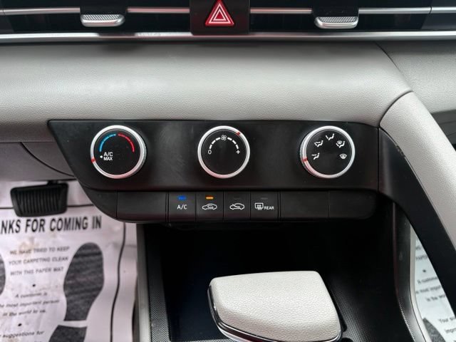 Used 2024 Hyundai Elantra SE FWD image 18