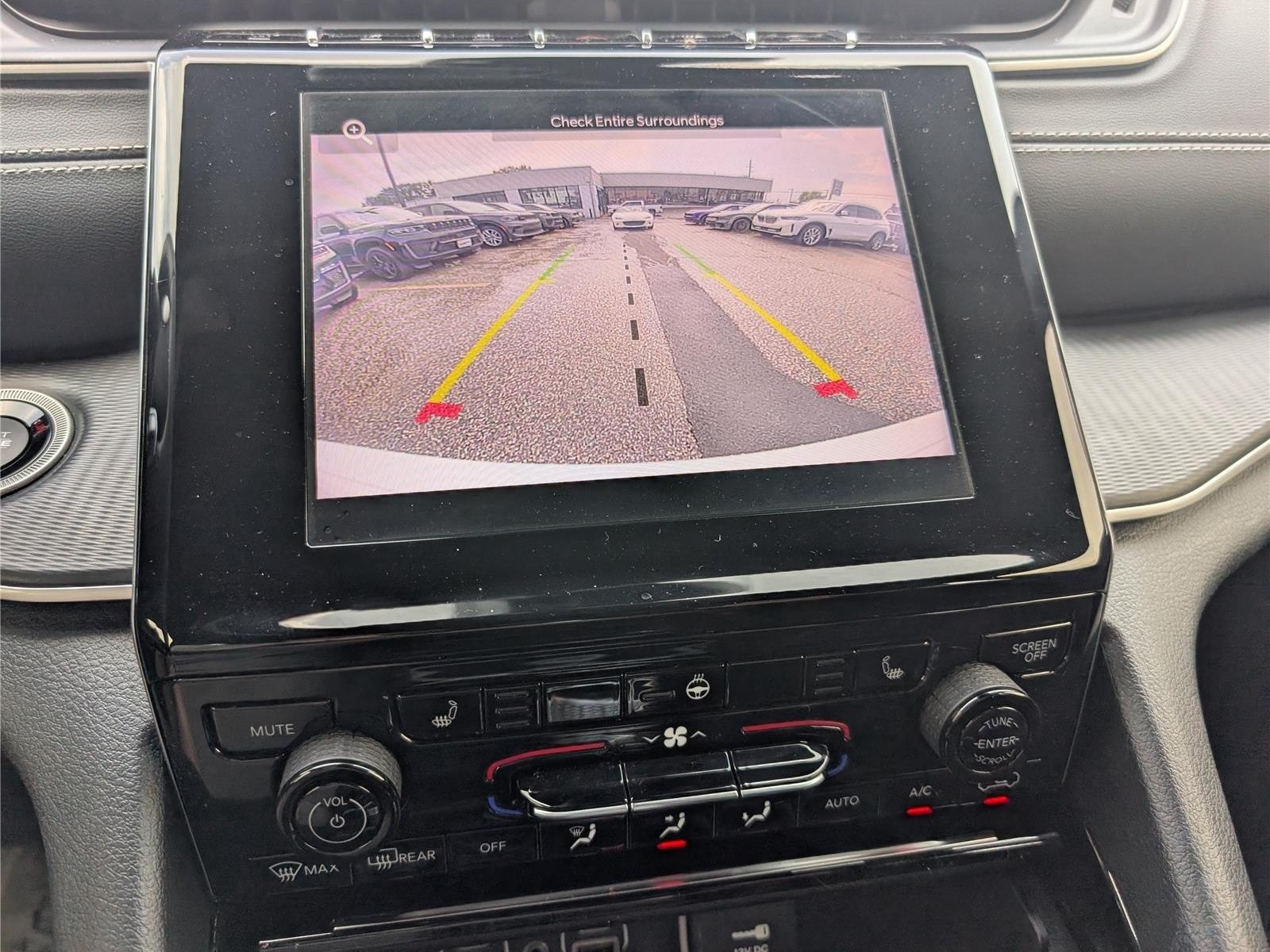 Used 2023 Jeep Grand Cherokee Altitude AWD/4WD image 29