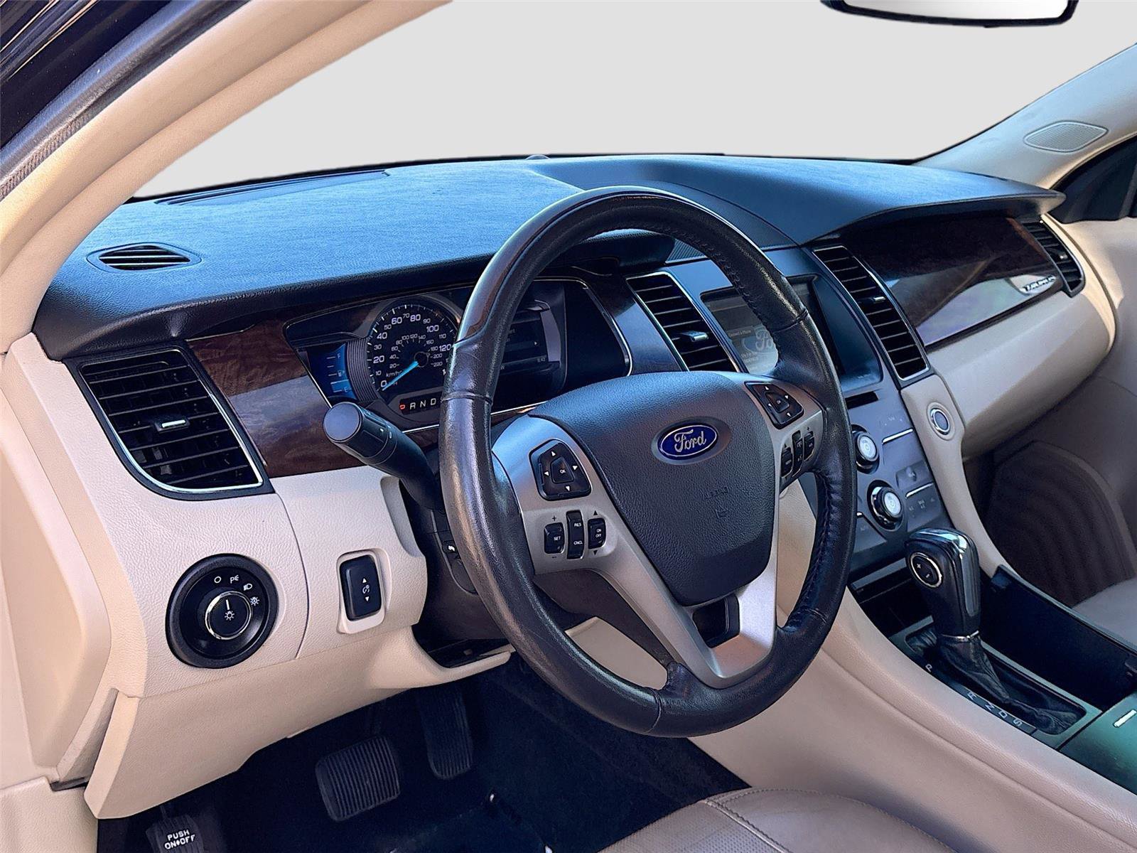 Used 2015 Ford Taurus Limited image 9