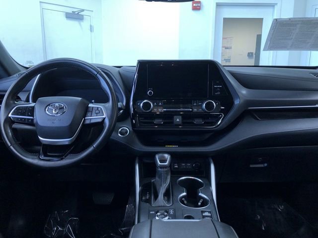 Certified 2025 Toyota Highlander XSE AWD/4WD image 17