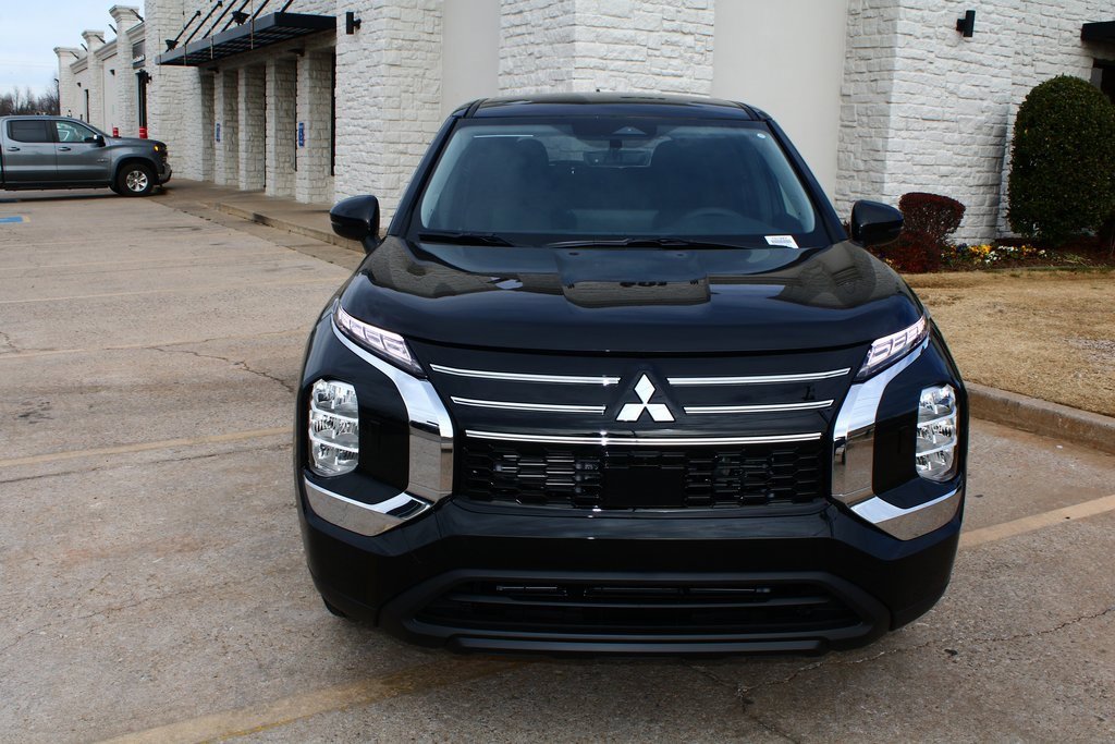 New 2026 Mitsubishi Outlander ES image 4