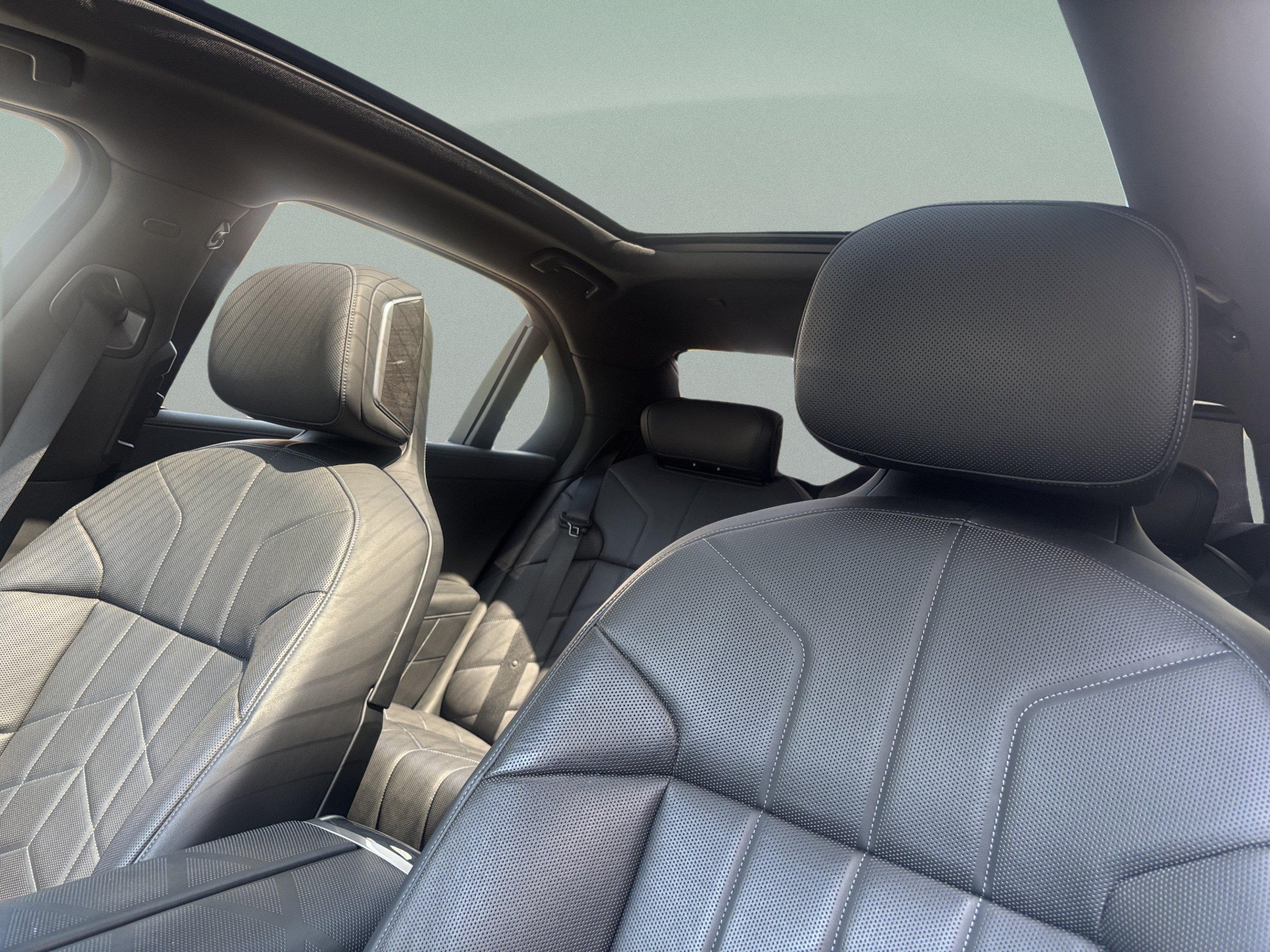 Certified 2023 BMW i7 xDrive60 AWD/4WD image 35
