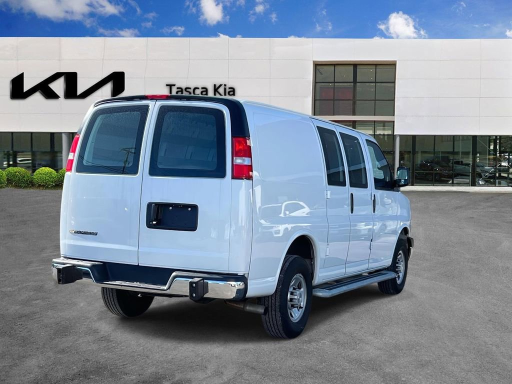 Used 2024 Chevrolet Express 2500 w/ Driver Convenience Package RWD image 5