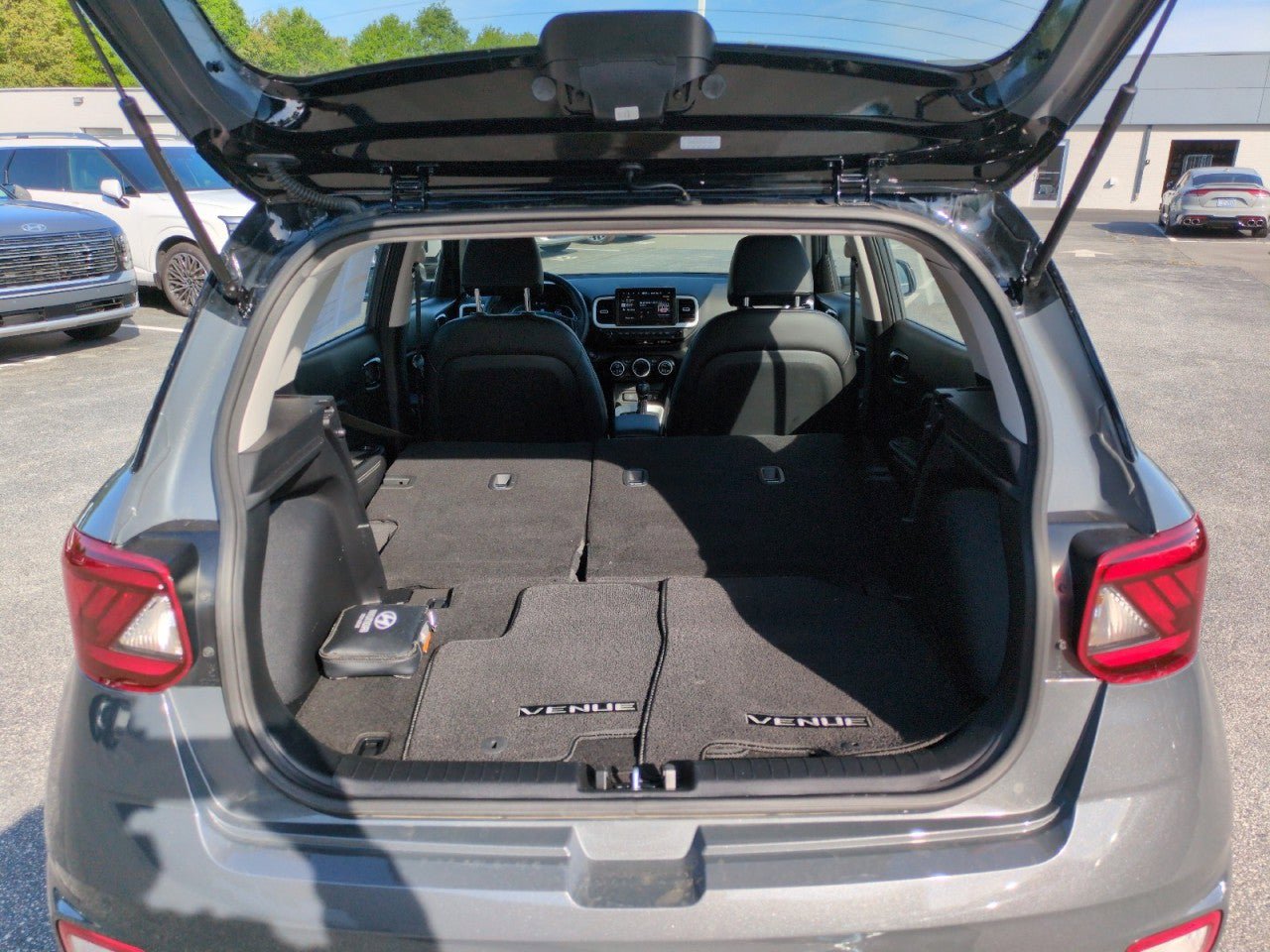 Used 2023 Hyundai Venue Limited w/ Cargo Package FWD image 35