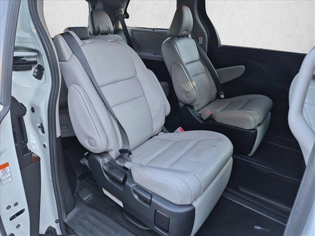Used 2019 Toyota Sienna Limited Premium FWD image 22