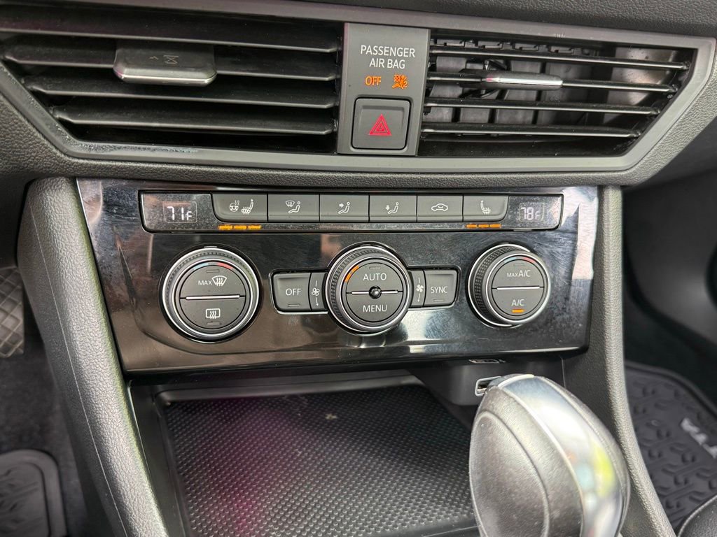 Used 2019 Volkswagen Jetta SEL w/ Cold Weather Package FWD image 21
