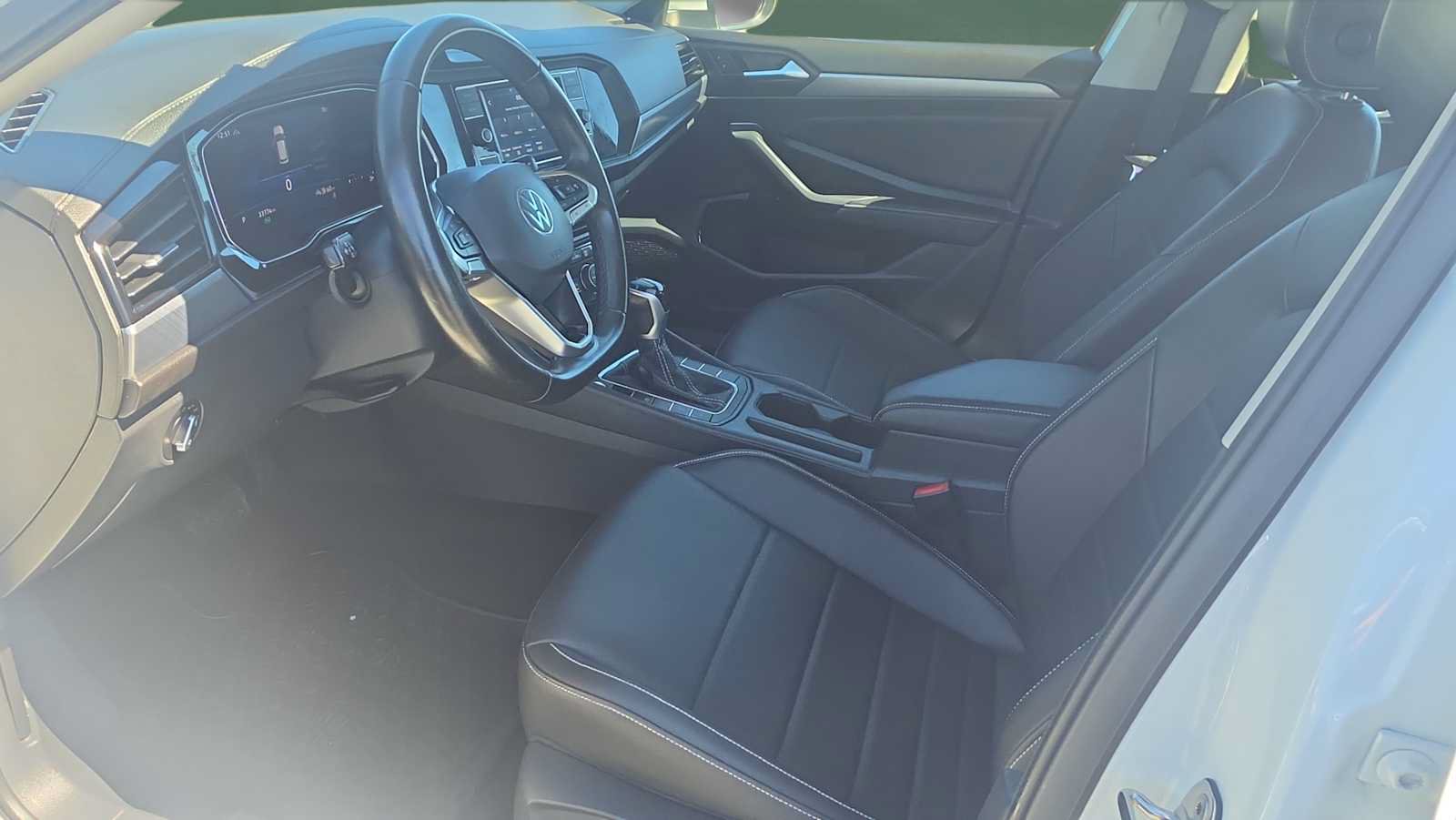 Used 2023 Volkswagen Jetta SE FWD image 12