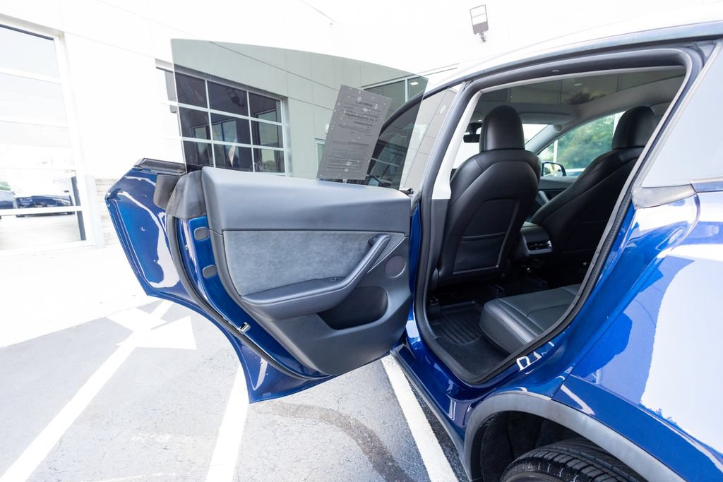 Used 2022 Tesla Model Y Long Range AWD/4WD image 46