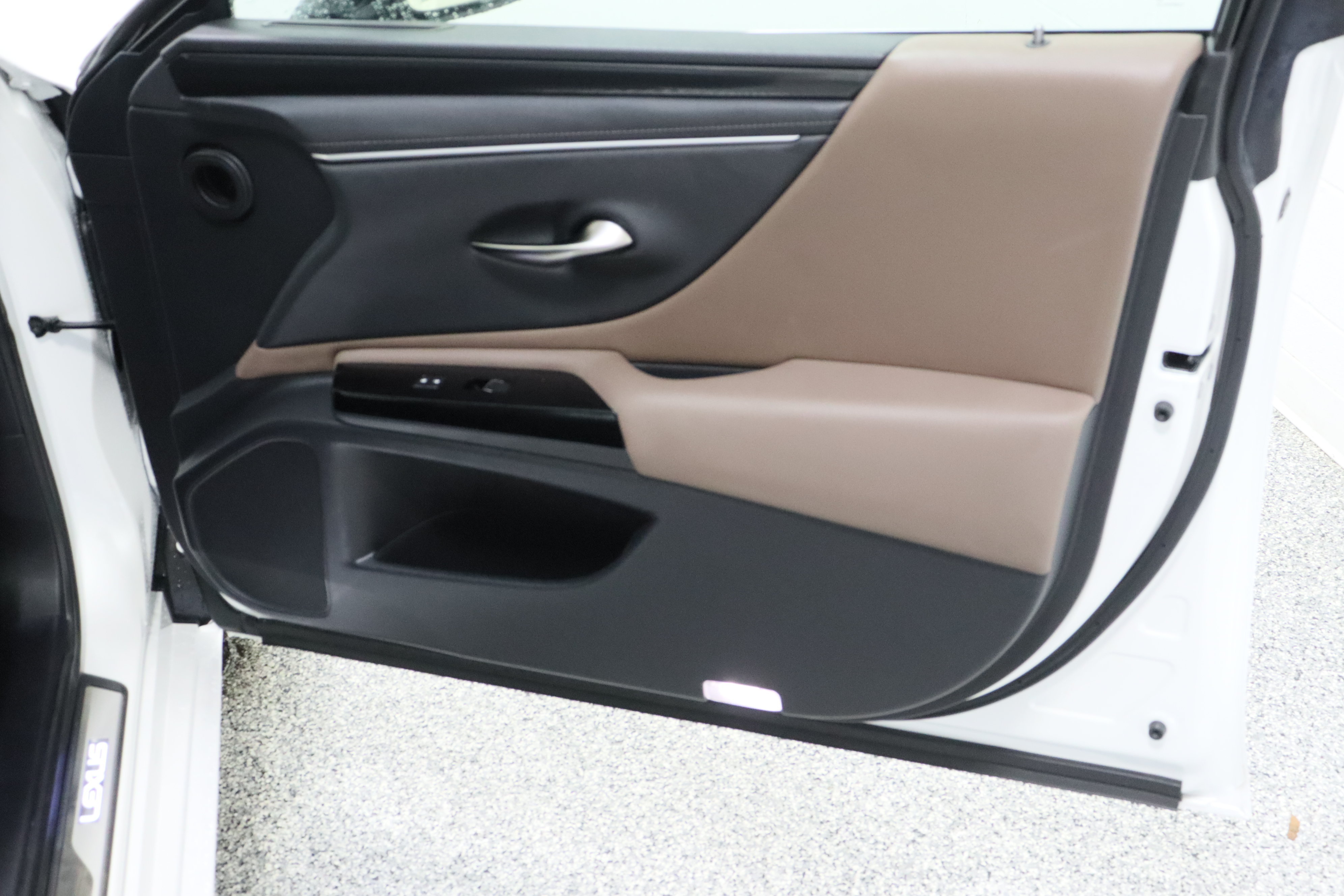 Used 2024 Lexus ES 350 w/ Accessory Package (Z1) FWD image 36
