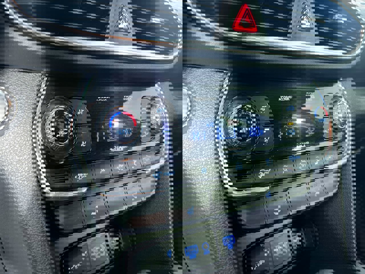 Used 2020 Hyundai Santa Fe SEL w/ Convenience Package image 24