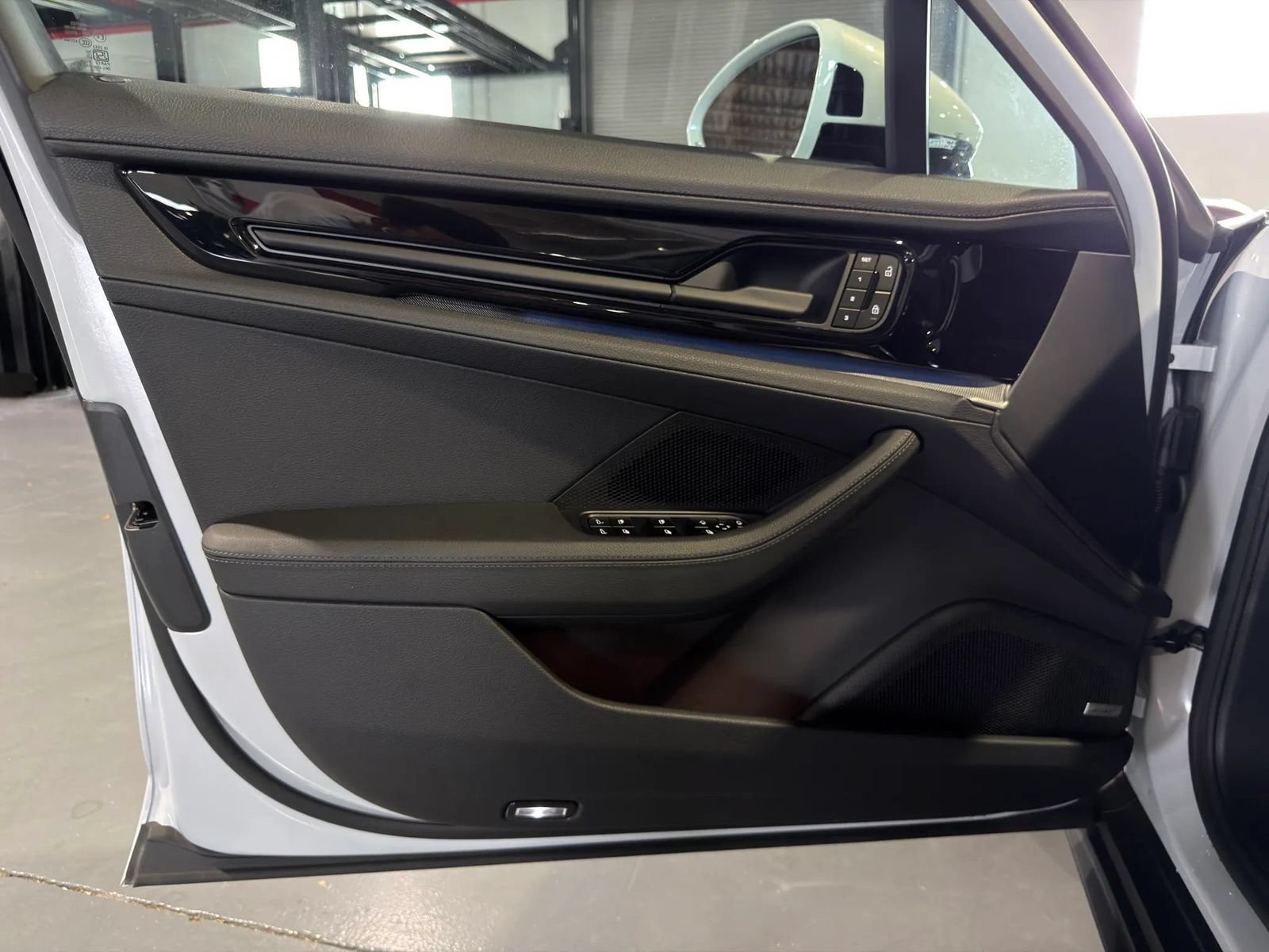 Used 2024 Porsche Panamera image 57