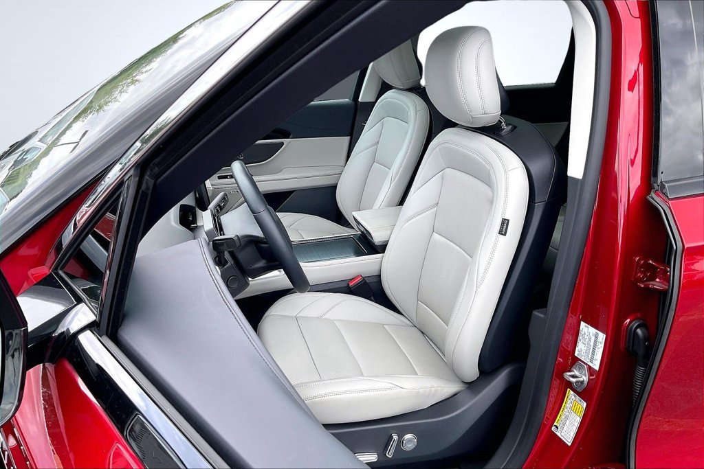 Used 2026 Lincoln Nautilus Premier w/ Equipment Group 102A AWD/4WD image 22