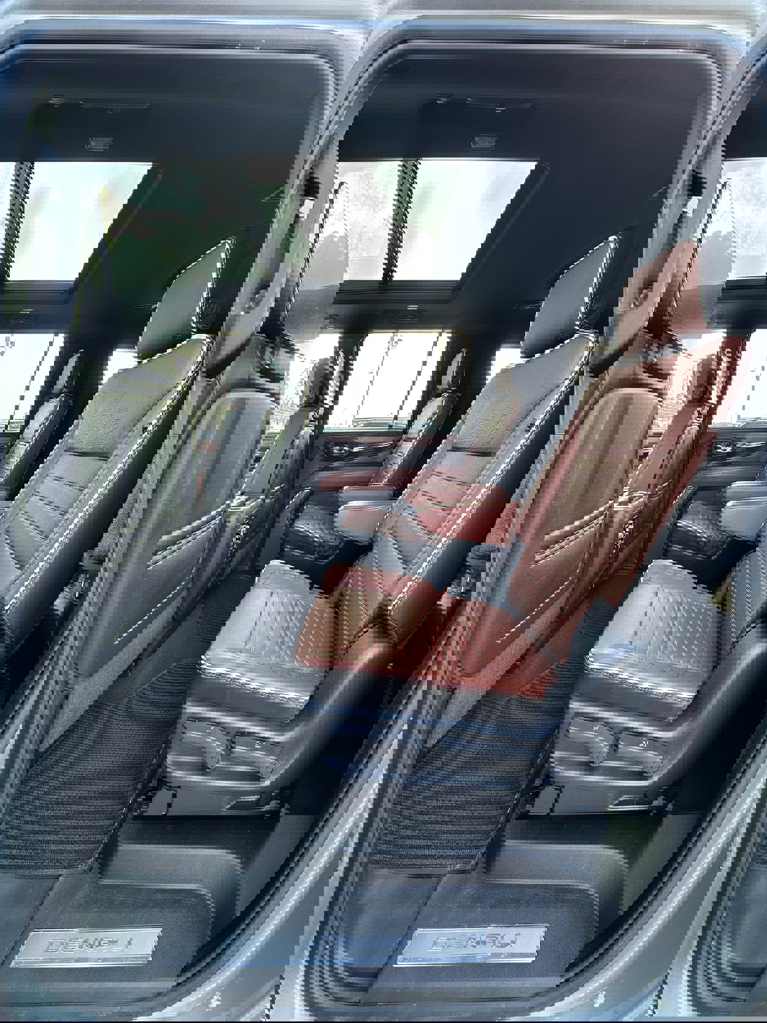 Used 2023 GMC Yukon XL Denali Ultimate AWD/4WD image 25